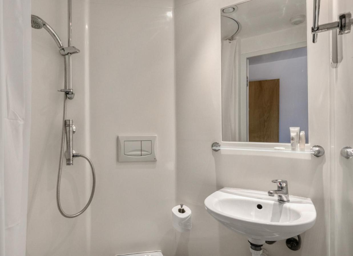 Bright & Central Room In Luton, Sleeps 2 Luton  Bagian luar foto